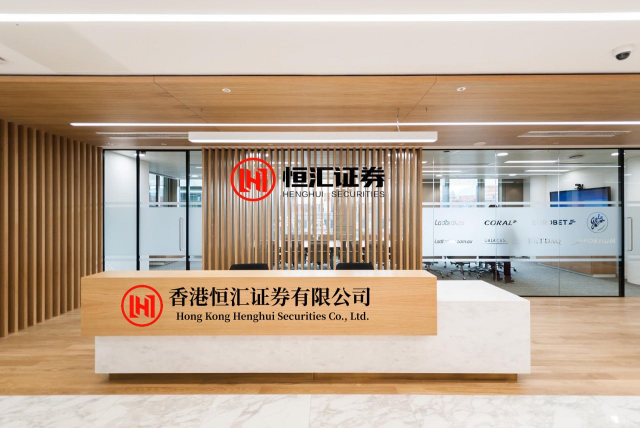 上海配资网 大四财女小吴：遇到这种走势，简直防不胜防。典型的诱多陷阱，一不小心就被埋进去了！谁能想到，好不容易走出的大阳线，在攻破阻力位之后，居然马上掉头下转了。走势在高位连续坠落，一下子就完成了多空的转变...